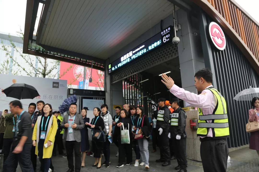 迎进博！近1500辆纯电动出租车亮相上海，多条道路将通车